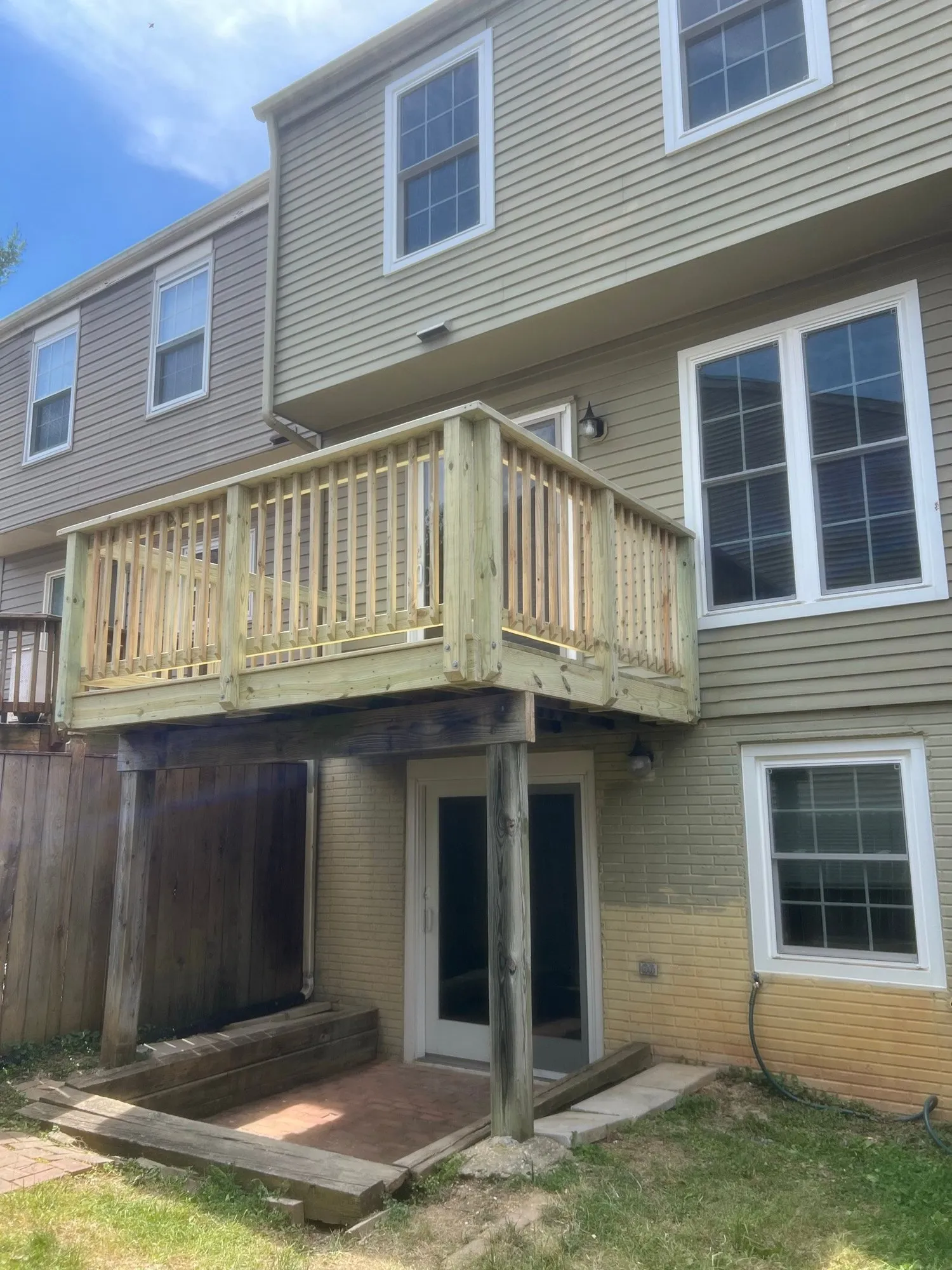 Finished townhouse deck rebuild, corner view